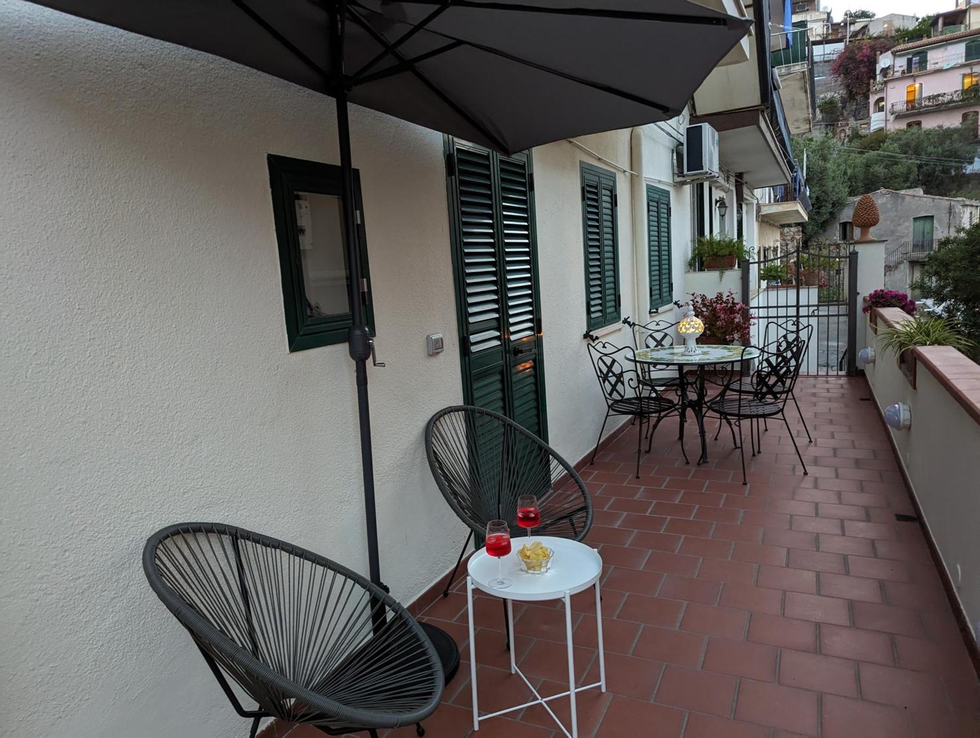 Antonino Apartment タオルミーナ エクステリア 写真