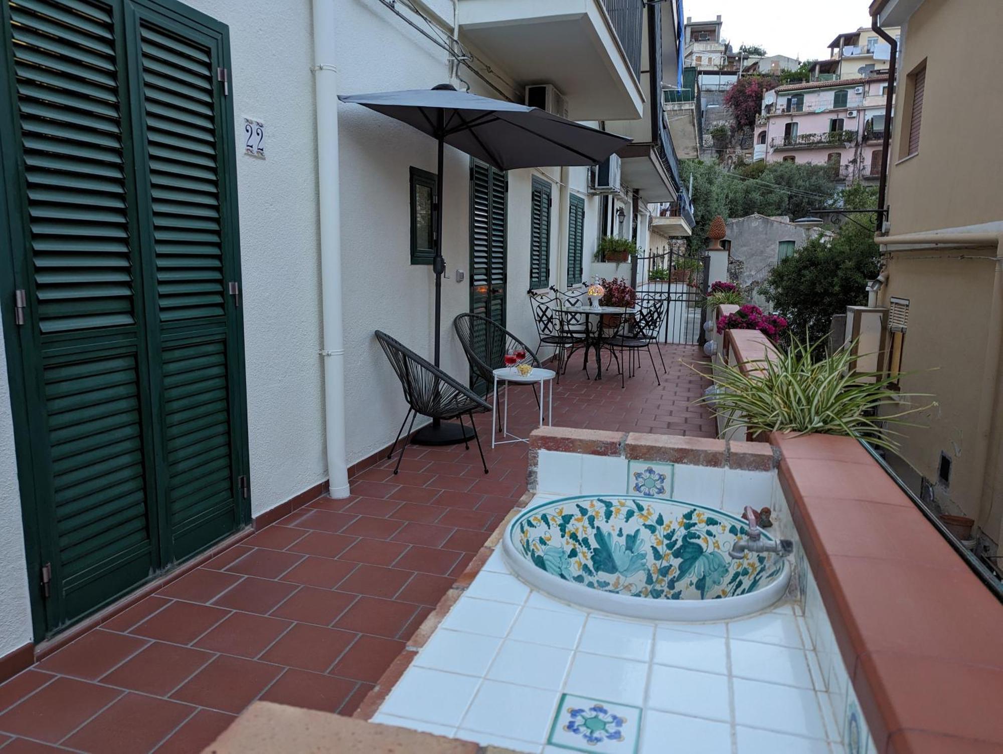 Antonino Apartment タオルミーナ エクステリア 写真